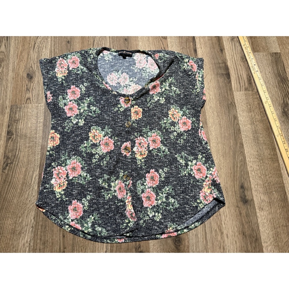 Almost Famous Floral Knit Top Women Large Black Pink Rose Button Front Excellent